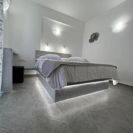 Petit Homme By Andreas Apartment Perissa  Exterior photo